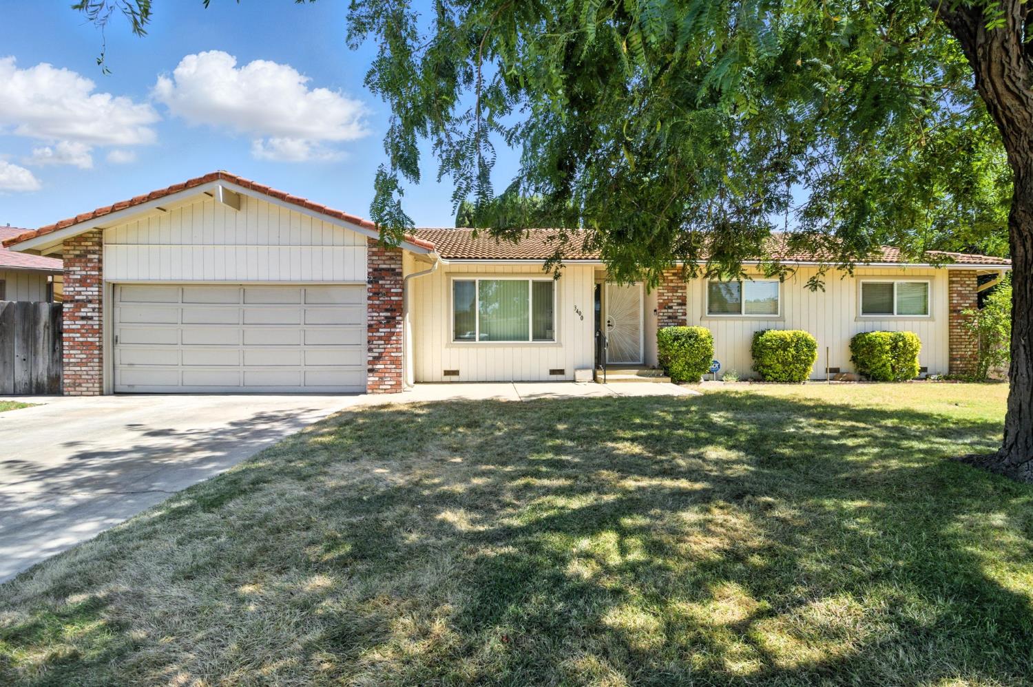 Detail Gallery Image 1 of 26 For 3400 Santos Ct, Turlock,  CA 95382 - 4 Beds | 2 Baths