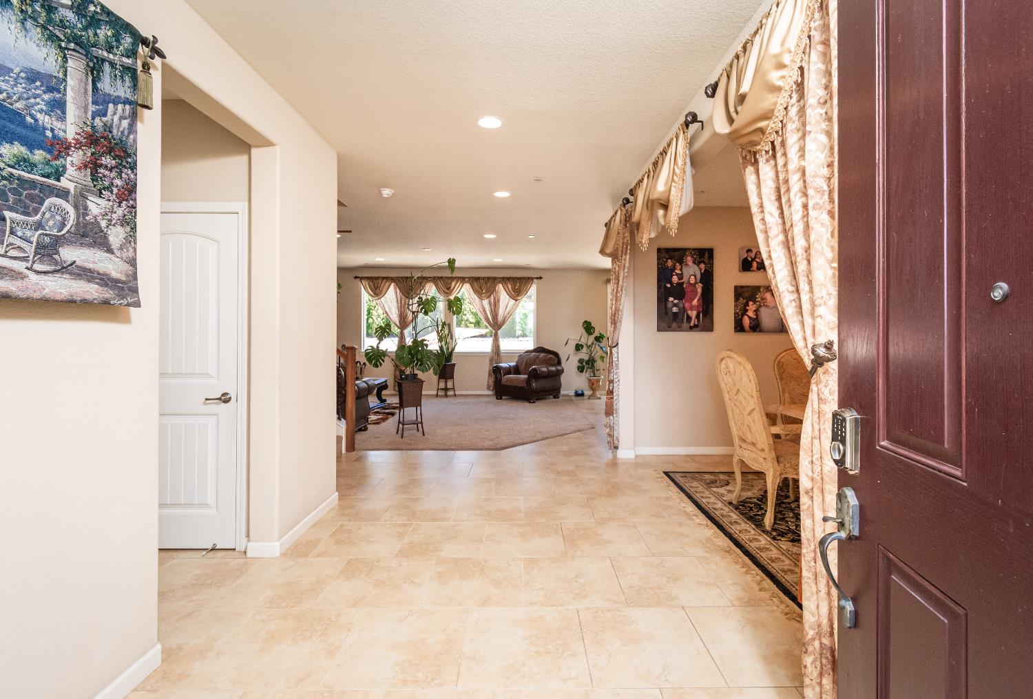 Detail Gallery Image 11 of 64 For 5394 Otter Pond Way, Rancho Cordova,  CA 95742 - 5 Beds | 3 Baths