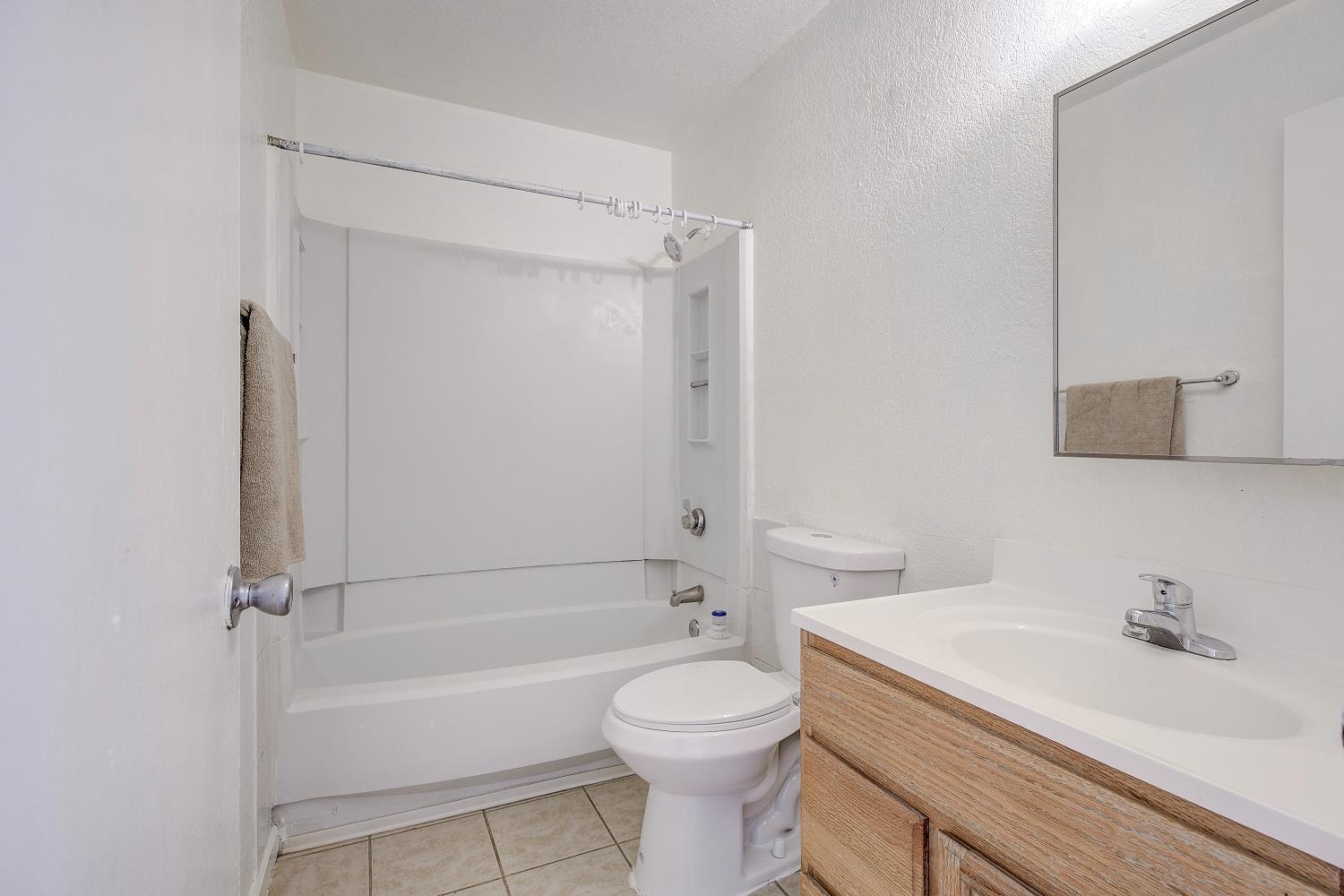 Detail Gallery Image 10 of 26 For 8916 Fox Creek Dr, Stockton,  CA 95210 - 3 Beds | 2 Baths
