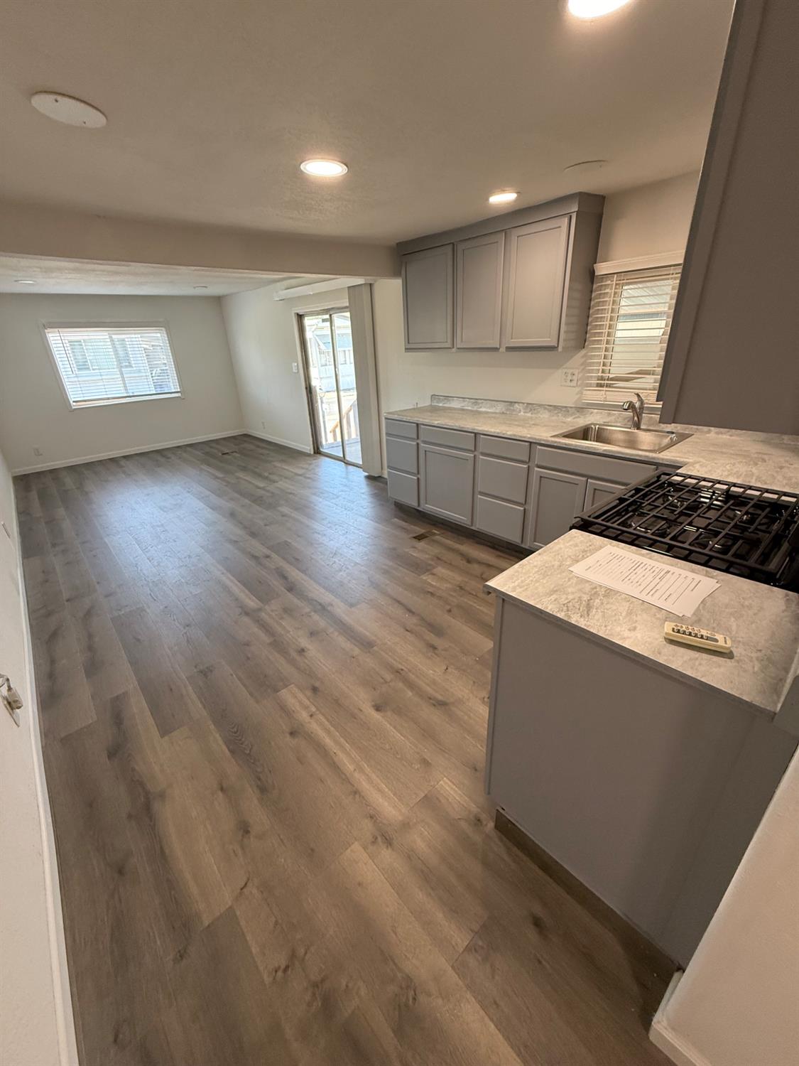 Detail Gallery Image 3 of 7 For 425 20th Century Ave C-18, Turlock,  CA 95380 - 1 Beds | 1 Baths