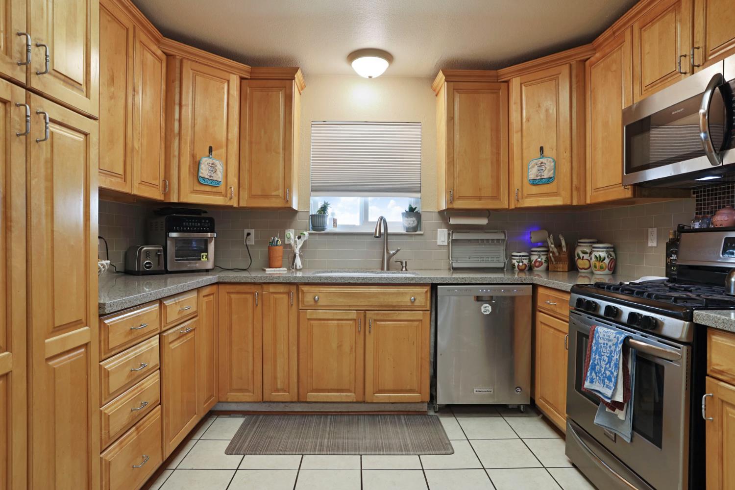 Detail Gallery Image 27 of 46 For 2700 Tassajara Dr, Modesto,  CA 95358 - 3 Beds | 2 Baths