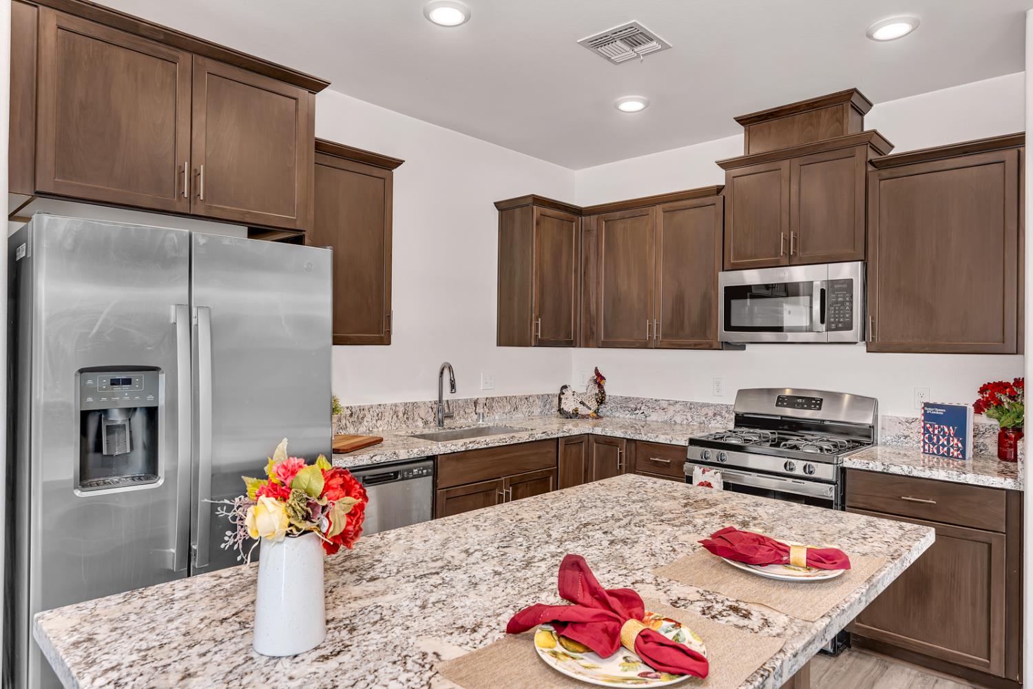 Detail Gallery Image 4 of 37 For 4218 Candle Ct, Merced,  CA 95348 - 4 Beds | 2 Baths