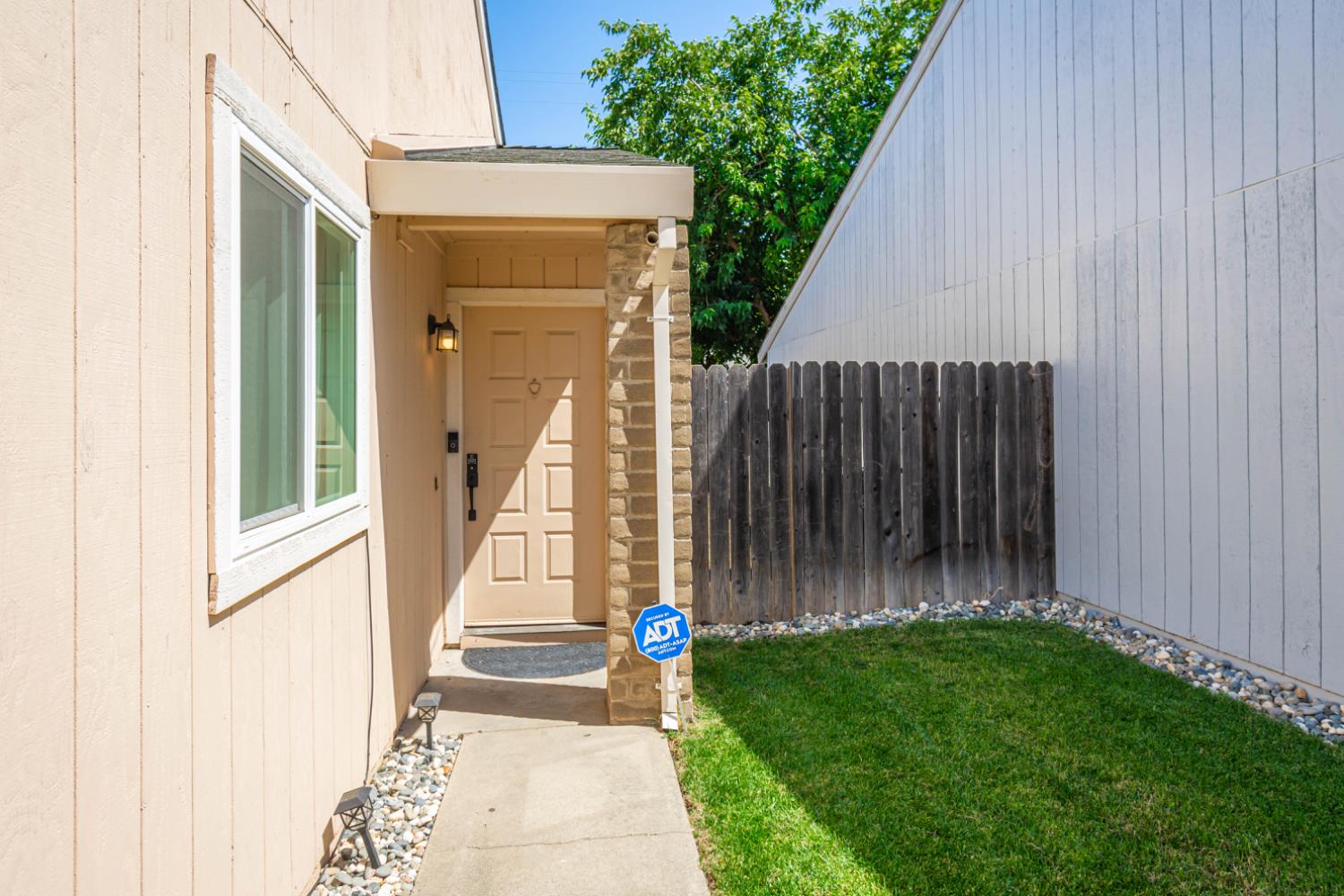 Detail Gallery Image 4 of 23 For 4211 Oberon Ave, North Highlands,  CA 95660 - 3 Beds | 2 Baths