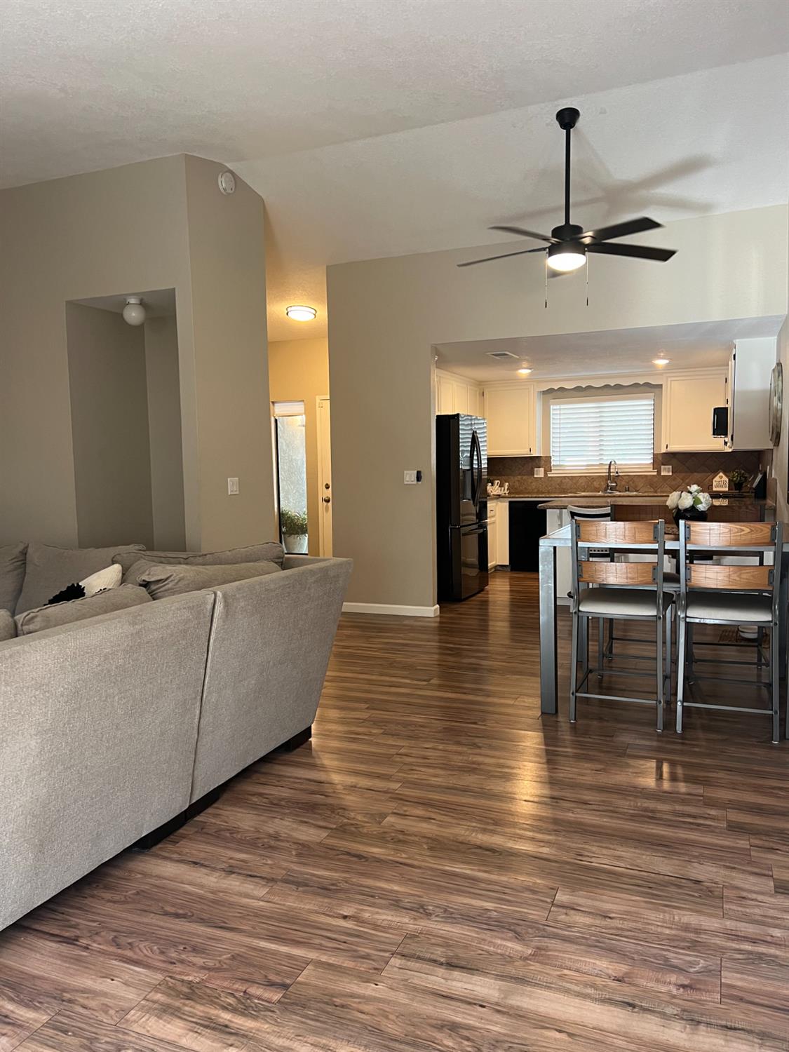Detail Gallery Image 8 of 22 For 929 Inez, Modesto,  CA 95351 - 2 Beds | 2 Baths