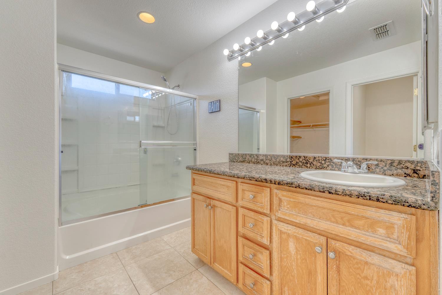 Detail Gallery Image 18 of 32 For 7953 Pearl Drop Ct, Antelope,  CA 95843 - 6 Beds | 3 Baths
