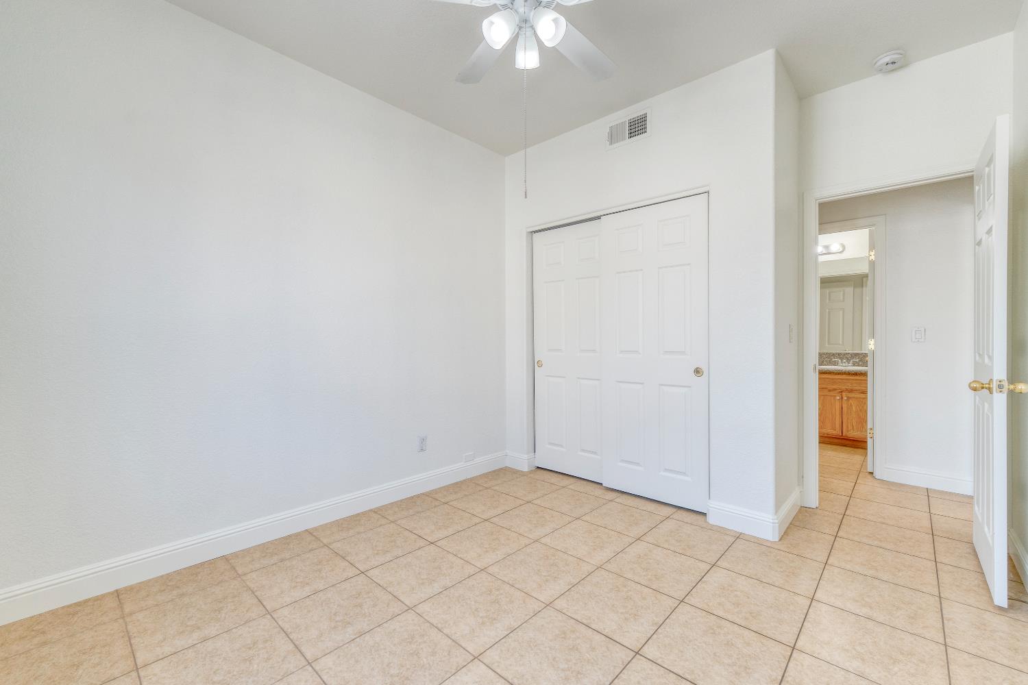 Detail Gallery Image 12 of 32 For 7953 Pearl Drop Ct, Antelope,  CA 95843 - 6 Beds | 3 Baths