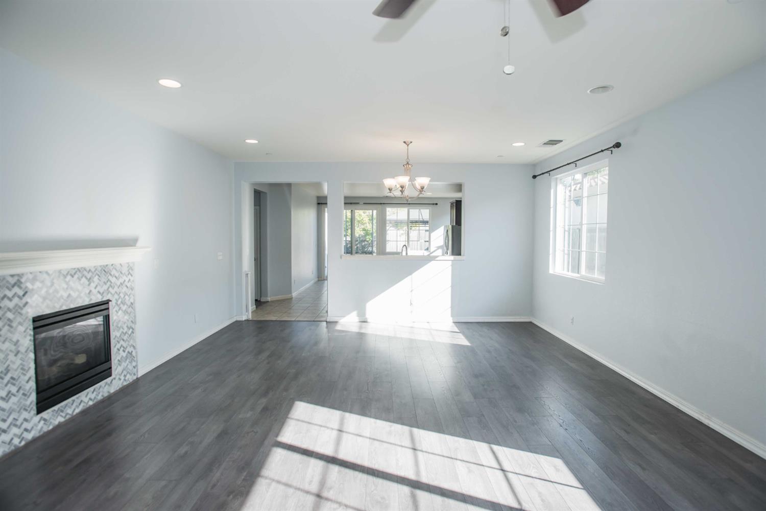 Detail Gallery Image 9 of 47 For 9916 Bluefin Way, Elk Grove,  CA 95757 - 4 Beds | 2 Baths