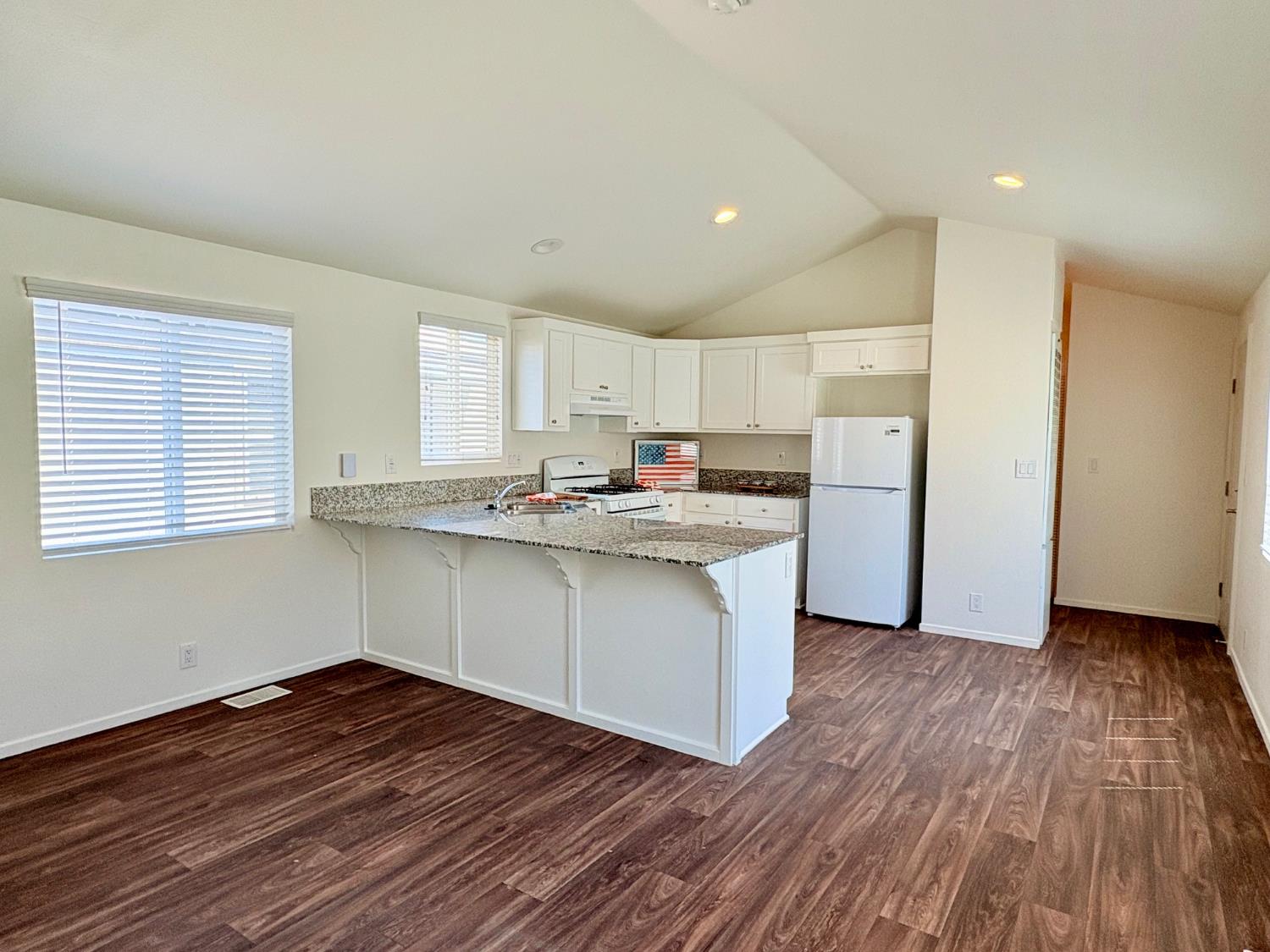 Detail Gallery Image 4 of 14 For 143 Louise Ln, Davis,  CA 95677 - 2 Beds | 2 Baths