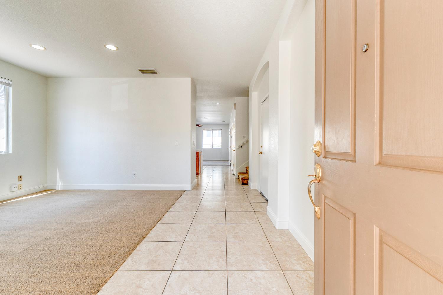 Detail Gallery Image 4 of 32 For 7953 Pearl Drop Ct, Antelope,  CA 95843 - 6 Beds | 3 Baths
