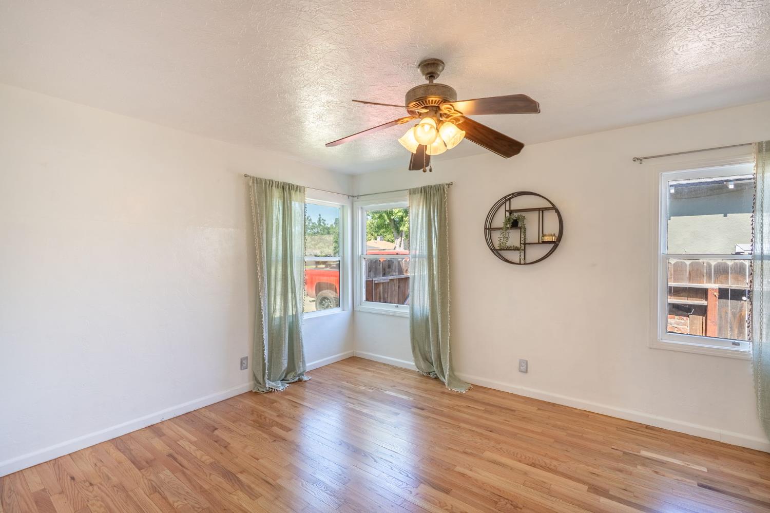 Detail Gallery Image 12 of 29 For 2107 S St, Merced,  CA 95340 - 3 Beds | 2 Baths