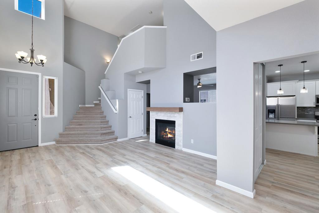 Detail Gallery Image 2 of 47 For 5512 Deepdale Way, Elk Grove,  CA 95758 - 4 Beds | 2/1 Baths