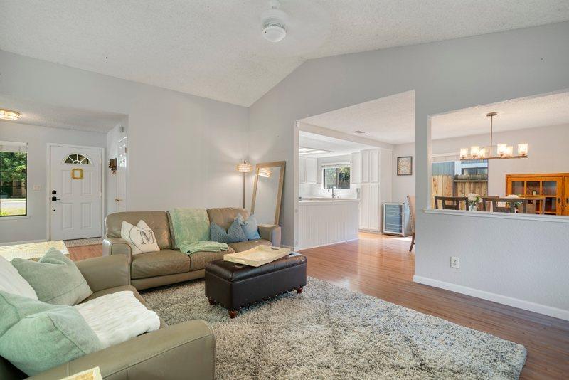Detail Gallery Image 8 of 33 For 8216 Oakenshaw Way, Orangevale,  CA 95662 - 3 Beds | 2 Baths