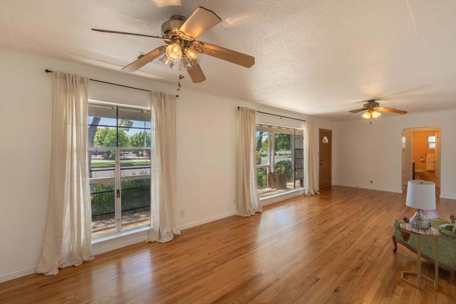 Detail Gallery Image 7 of 29 For 2107 S St, Merced,  CA 95340 - 3 Beds | 2 Baths