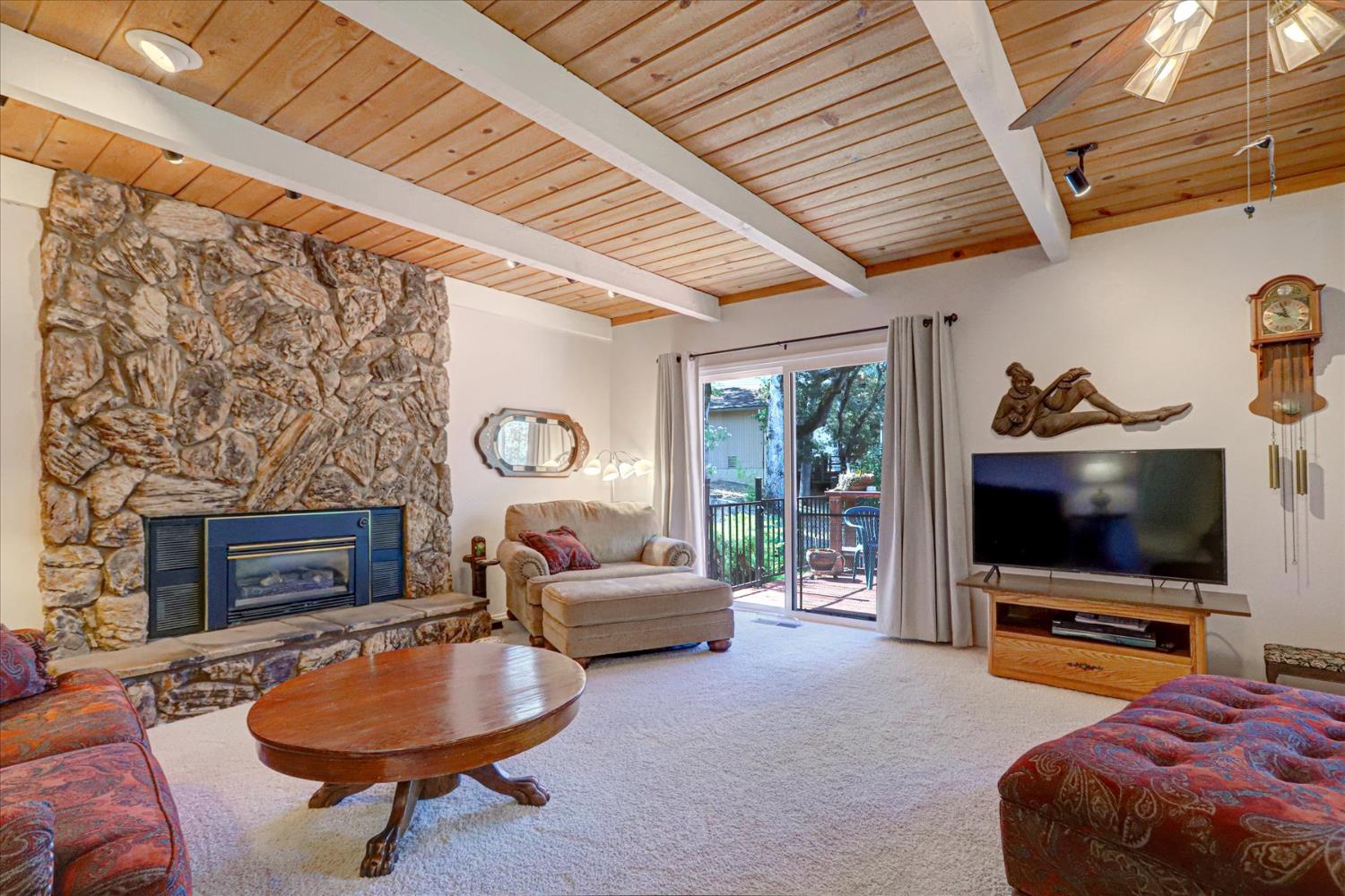 Detail Gallery Image 9 of 67 For 19009 Swallow Way, Penn Valley,  CA 95946 - 3 Beds | 2 Baths
