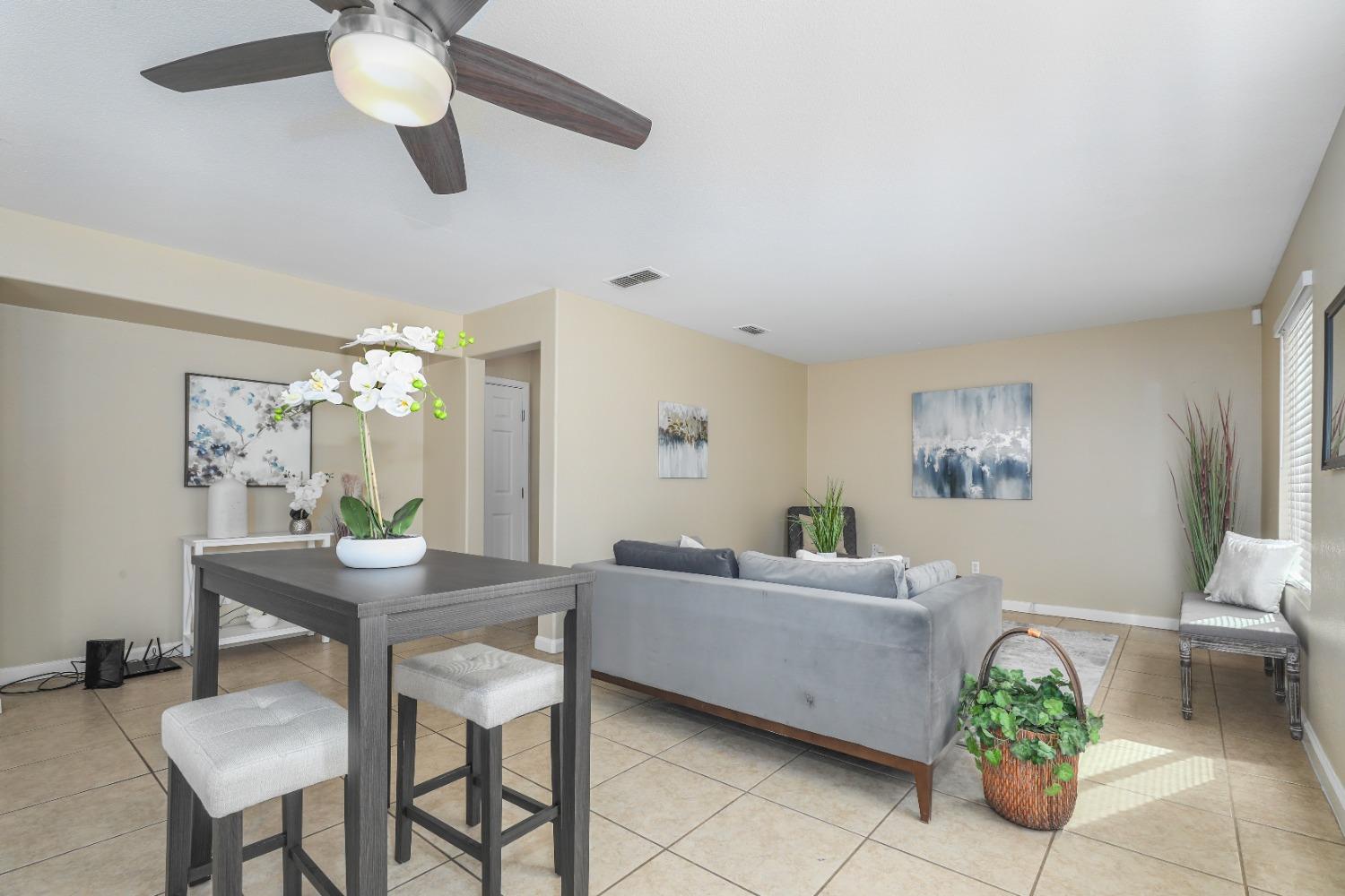 Detail Gallery Image 9 of 44 For 3355 Calla Lily Way, Sacramento,  CA 95833 - 5 Beds | 2/1 Baths
