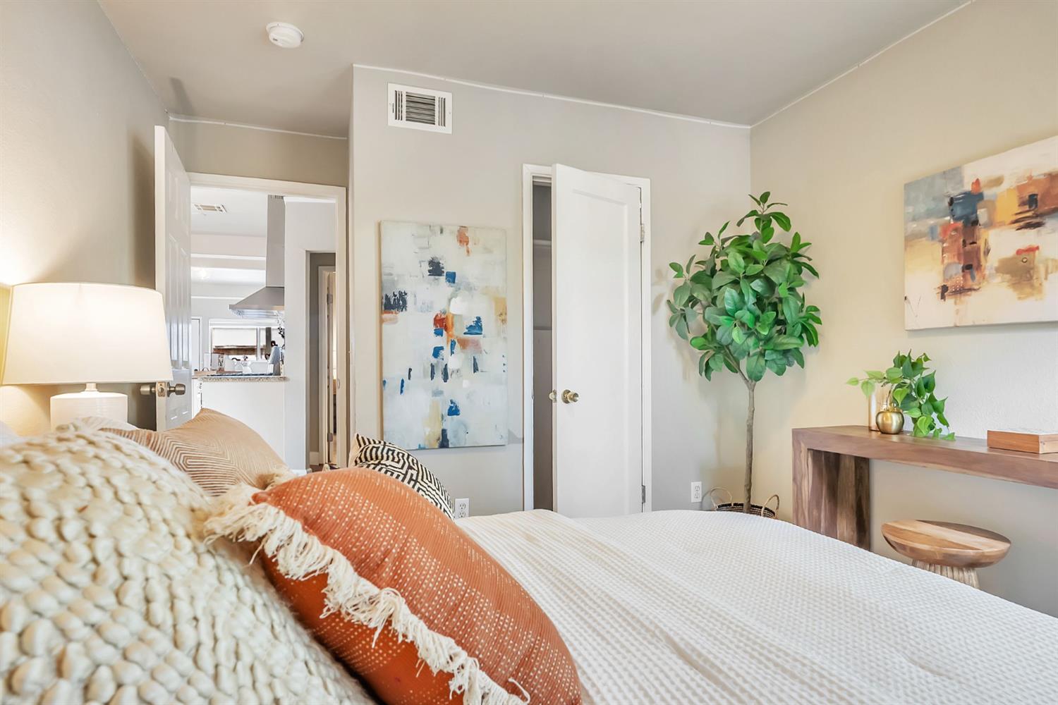 Detail Gallery Image 17 of 39 For 964 61st St, Oakland,  CA 94608 - 3 Beds | 2/1 Baths