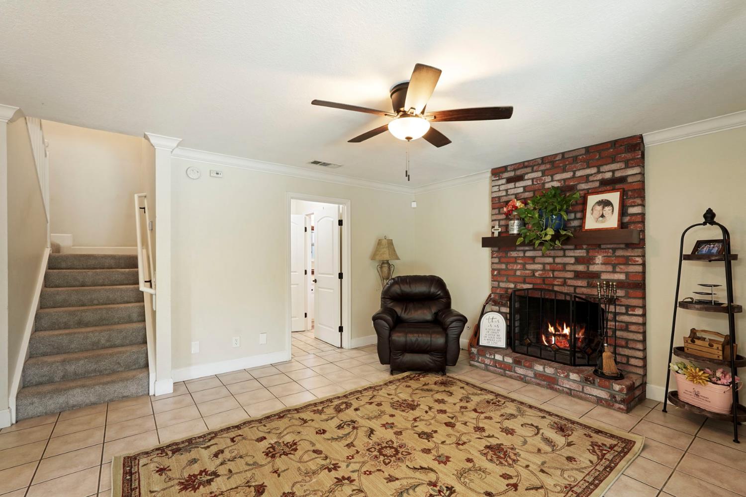 Detail Gallery Image 12 of 52 For 2457 Rockingham Cir, Lodi,  CA 95242 - 4 Beds | 2/1 Baths