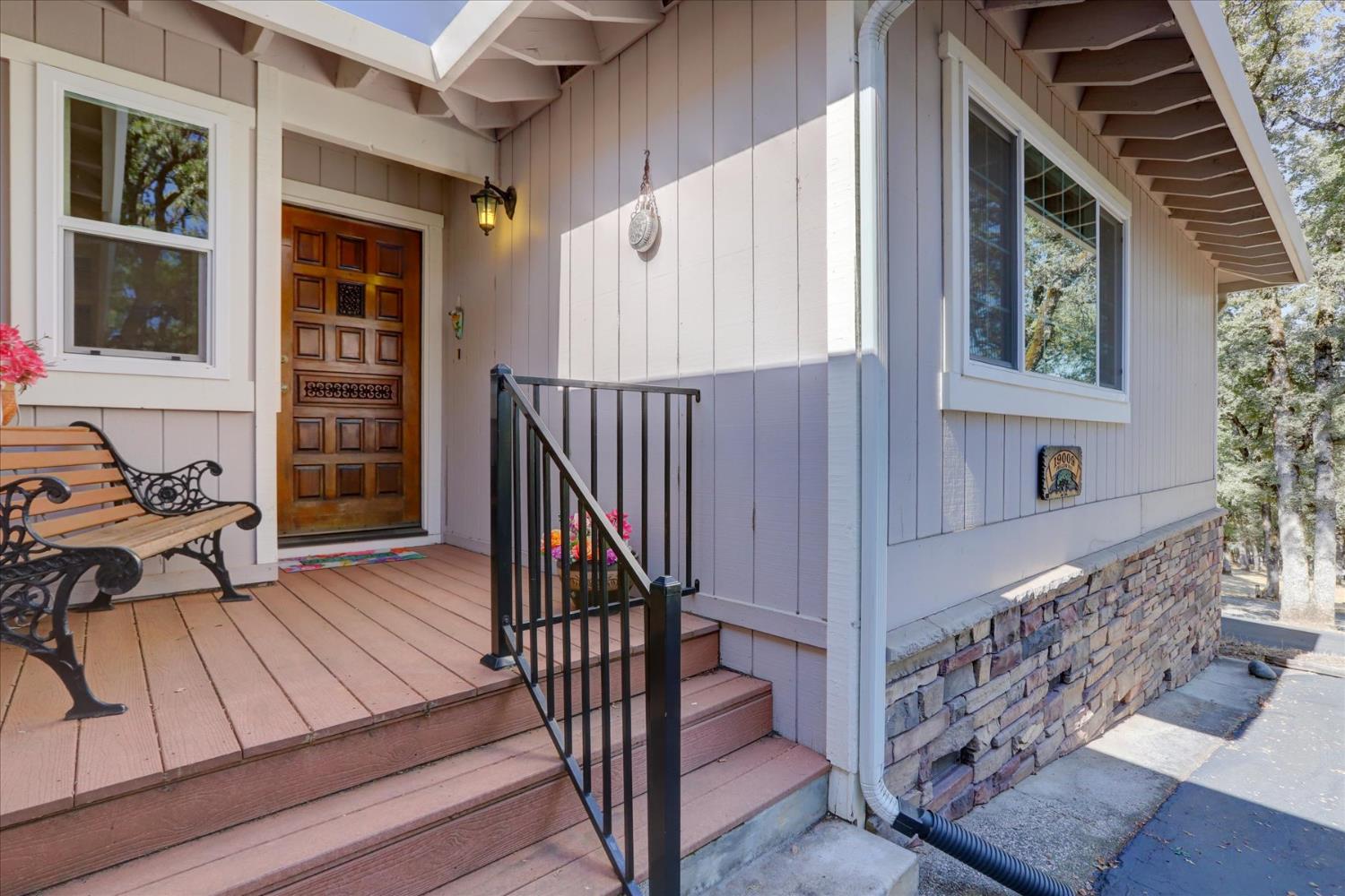 Detail Gallery Image 4 of 67 For 19009 Swallow Way, Penn Valley,  CA 95946 - 3 Beds | 2 Baths