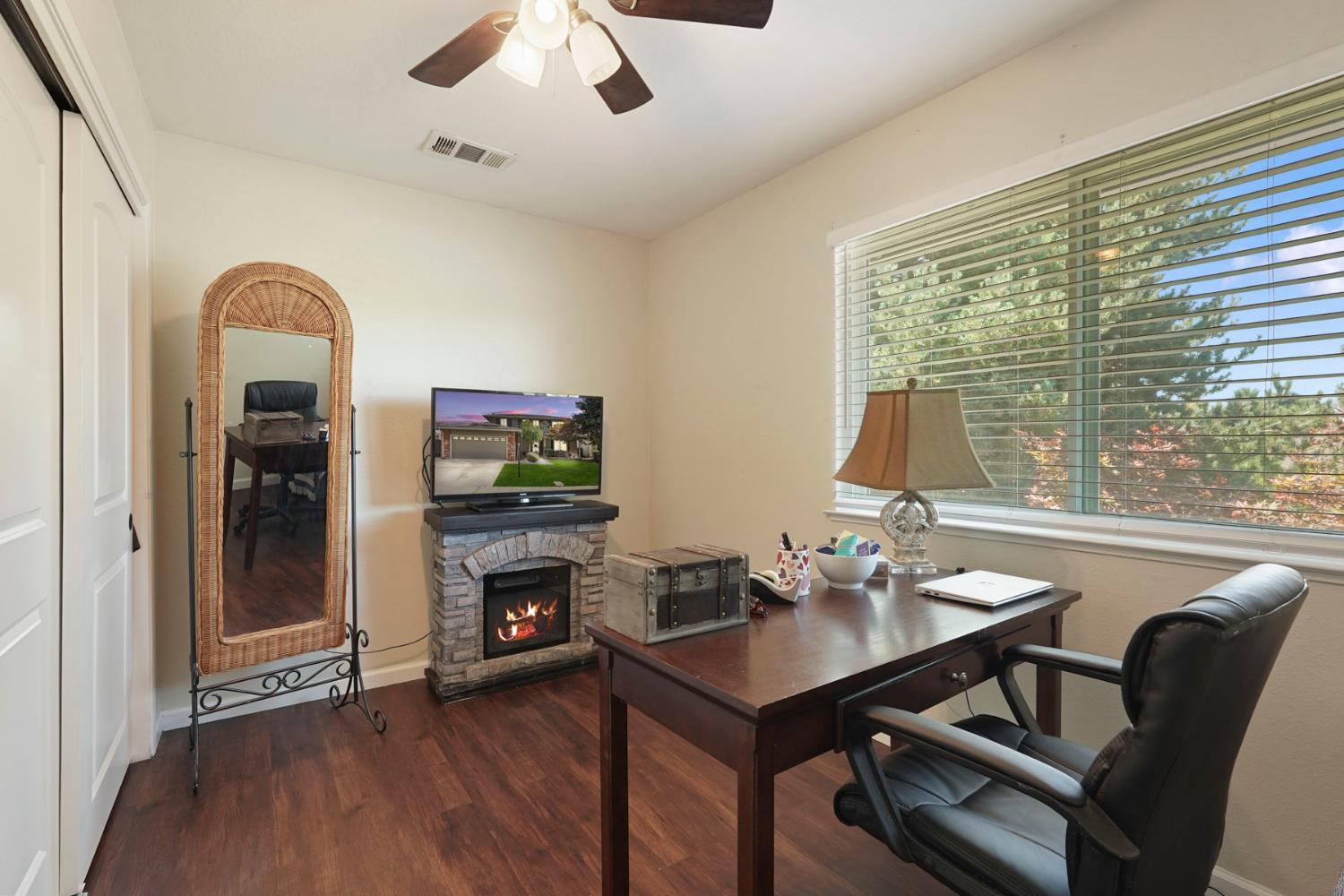 Detail Gallery Image 27 of 52 For 2457 Rockingham Cir, Lodi,  CA 95242 - 4 Beds | 2/1 Baths