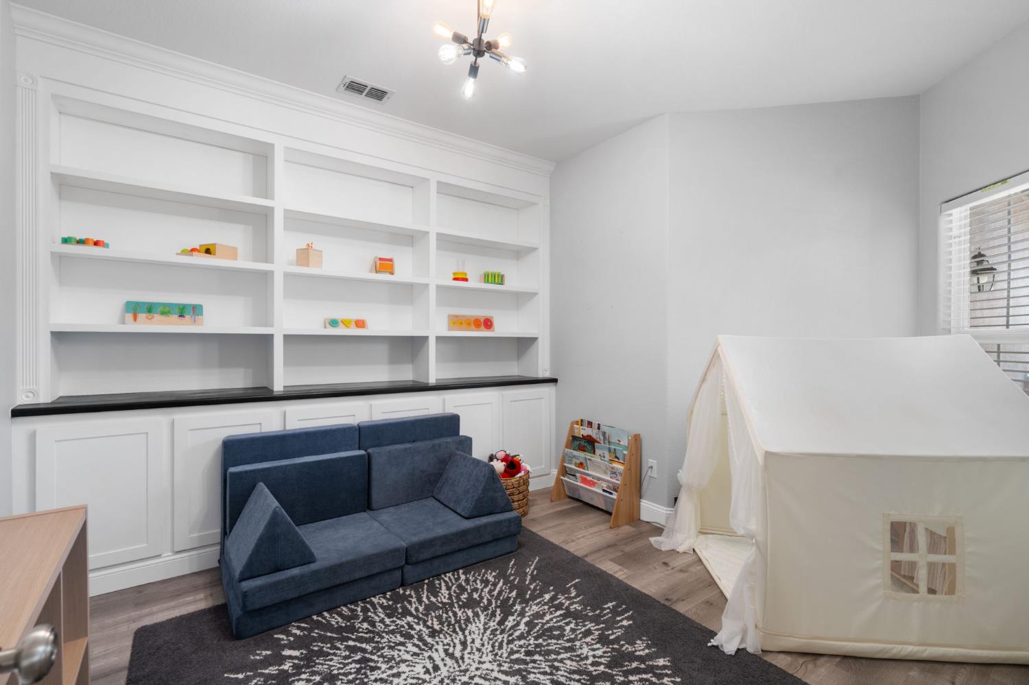 Detail Gallery Image 5 of 26 For 3900 Ginko Way, Sacramento,  CA 95834 - 3 Beds | 2 Baths