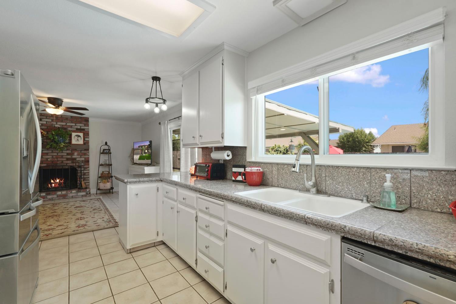 Detail Gallery Image 15 of 52 For 2457 Rockingham Cir, Lodi,  CA 95242 - 4 Beds | 2/1 Baths
