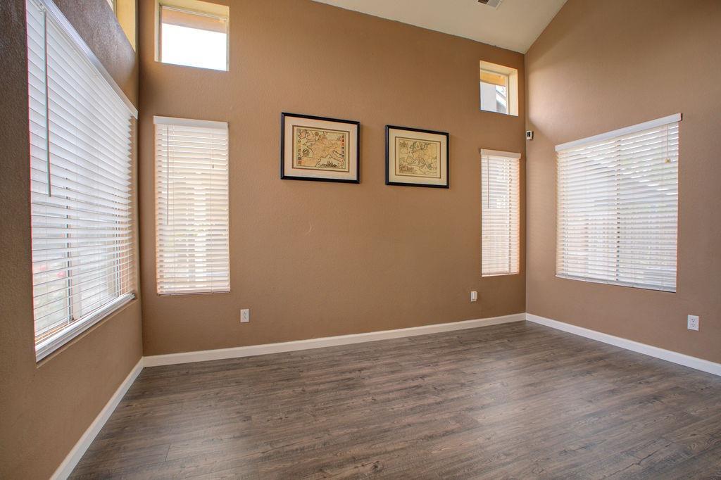 Detail Gallery Image 3 of 41 For 7610 Bluebrook Way, Sacramento,  CA 95823 - 4 Beds | 2/1 Baths