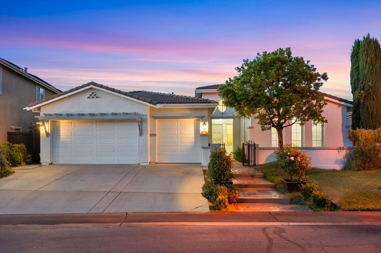 Detail Gallery Image 2 of 60 For 5054 Stroman Ln, Sacramento,  CA 95835 - 3 Beds | 2/1 Baths