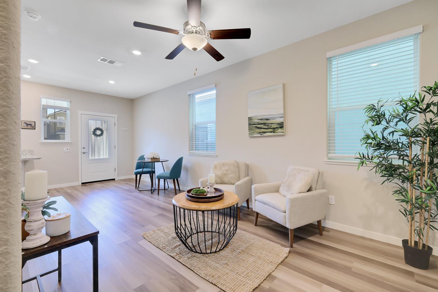 Detail Gallery Image 2 of 34 For 4089 Southampton St, West Sacramento,  CA 95691 - 3 Beds | 2/1 Baths