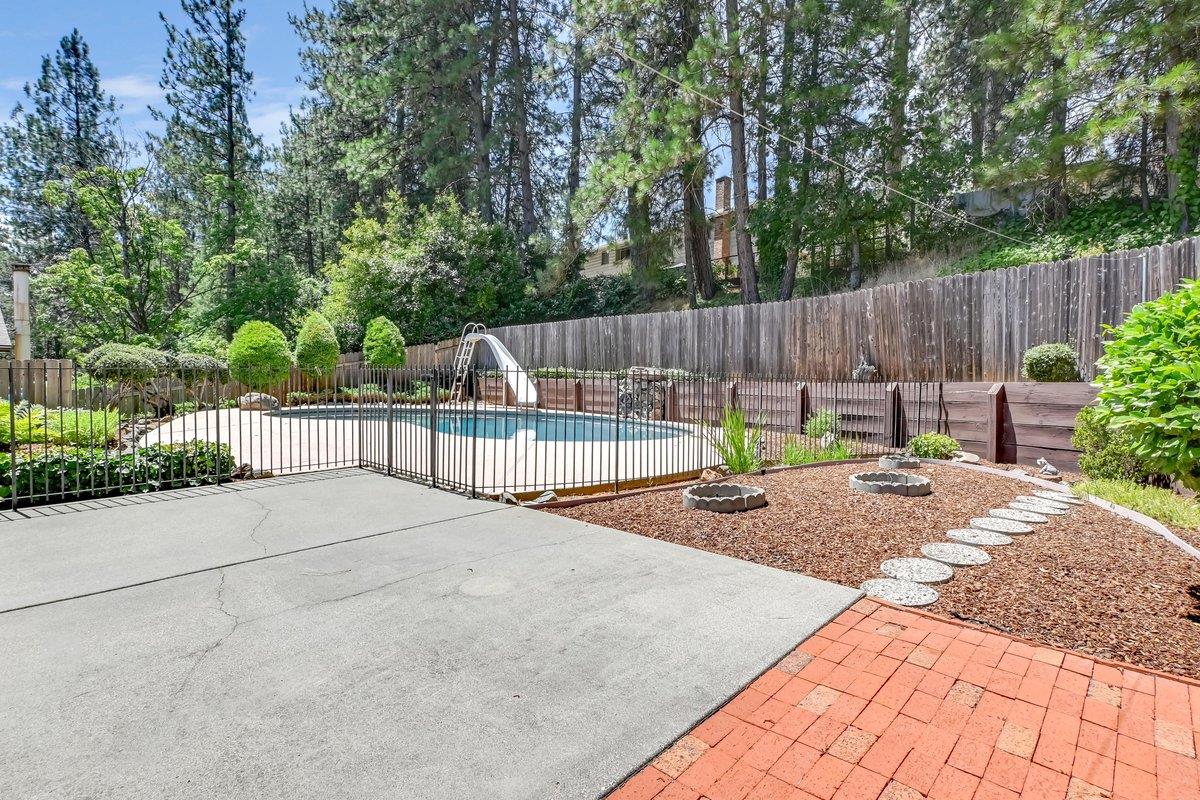 Detail Gallery Image 28 of 36 For 335 Rhode Island St, Grass Valley,  CA 95945 - 4 Beds | 2 Baths