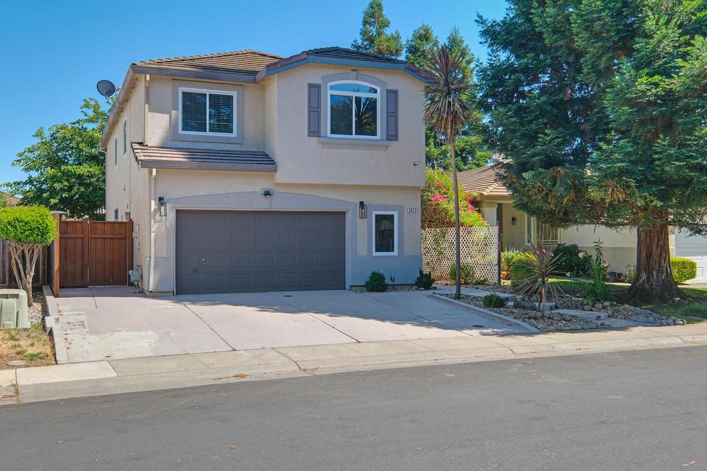 Detail Gallery Image 8 of 47 For 5512 Deepdale Way, Elk Grove,  CA 95758 - 4 Beds | 2/1 Baths