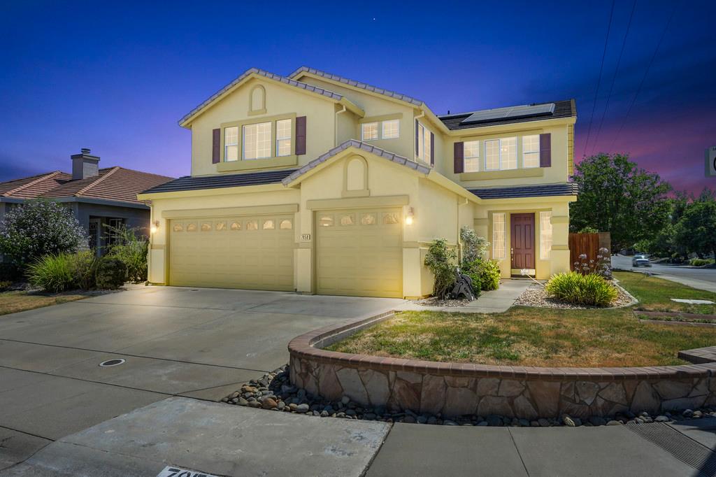 Detail Gallery Image 1 of 56 For 7850 Gazelle Trail Way, Antelope,  CA 95843 - 5 Beds | 3 Baths