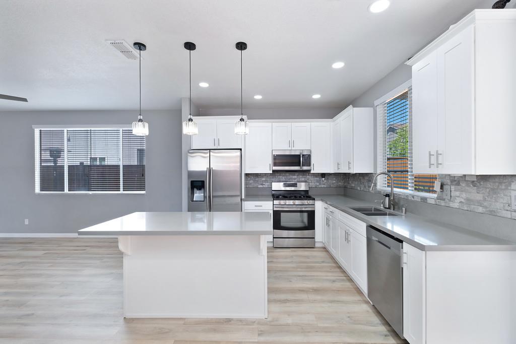 Detail Gallery Image 18 of 47 For 5512 Deepdale Way, Elk Grove,  CA 95758 - 4 Beds | 2/1 Baths