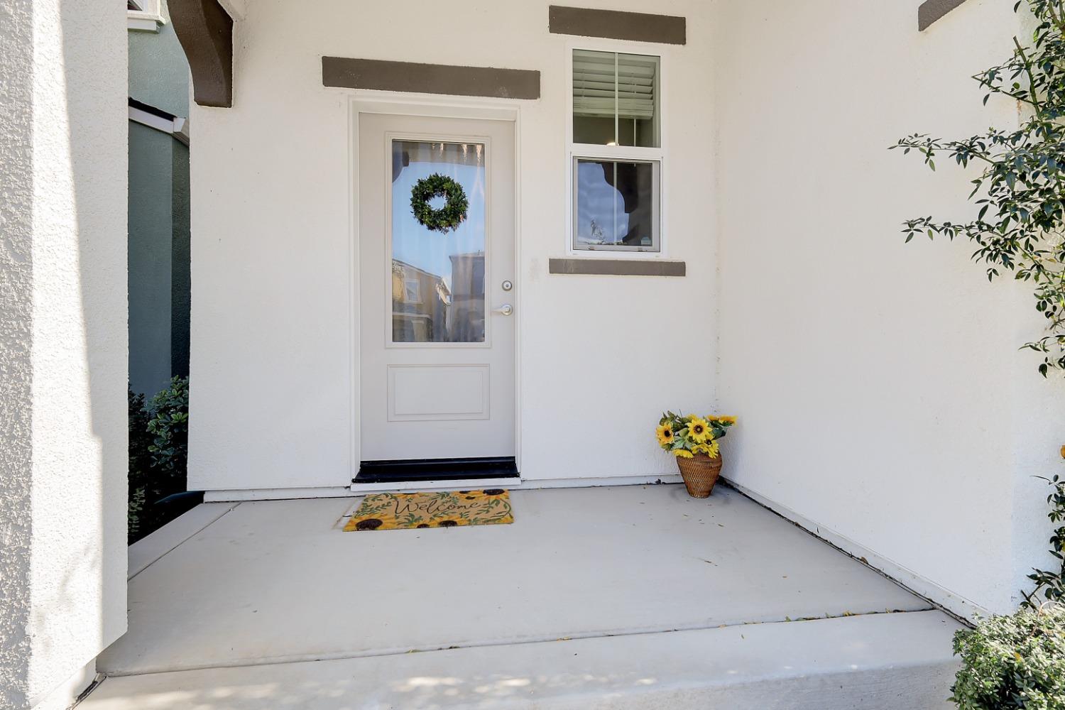 Detail Gallery Image 5 of 34 For 4089 Southampton St, West Sacramento,  CA 95691 - 3 Beds | 2/1 Baths