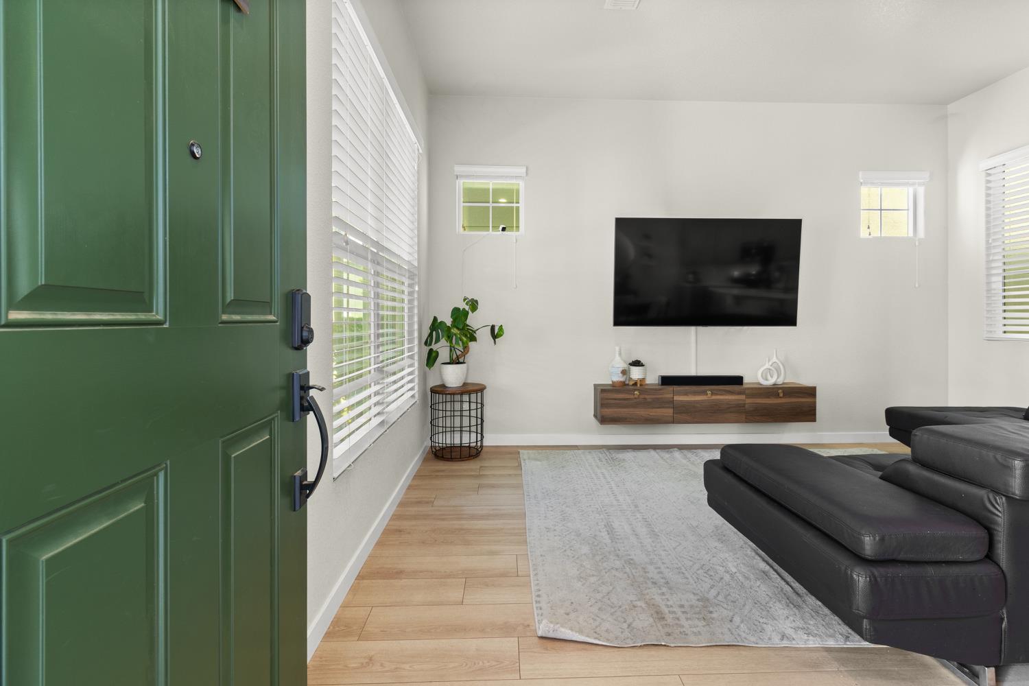 Detail Gallery Image 5 of 28 For 3286 Owl Ct, West Sacramento,  CA 95691 - 3 Beds | 2/1 Baths