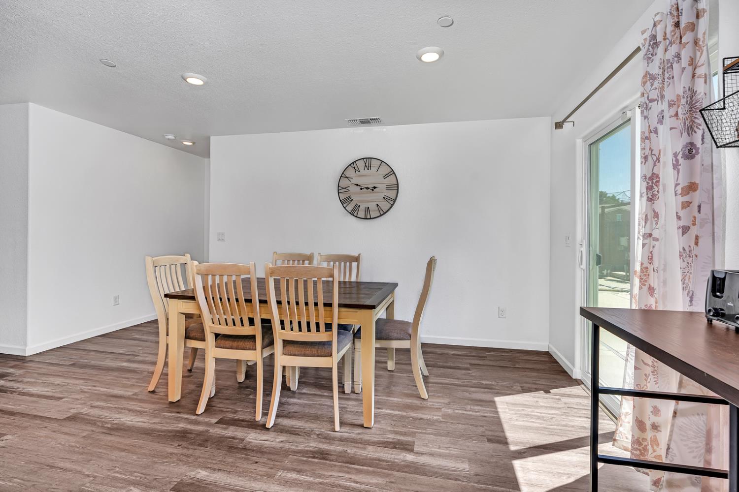 Detail Gallery Image 35 of 58 For 1807 Patricia Ct, Los Banos,  CA 93635 - 4 Beds | 3 Baths