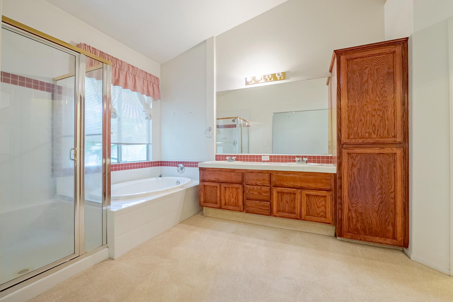 Detail Gallery Image 37 of 53 For 1079 Rosehill Dr, Chowchilla,  CA 93610 - 4 Beds | 2 Baths