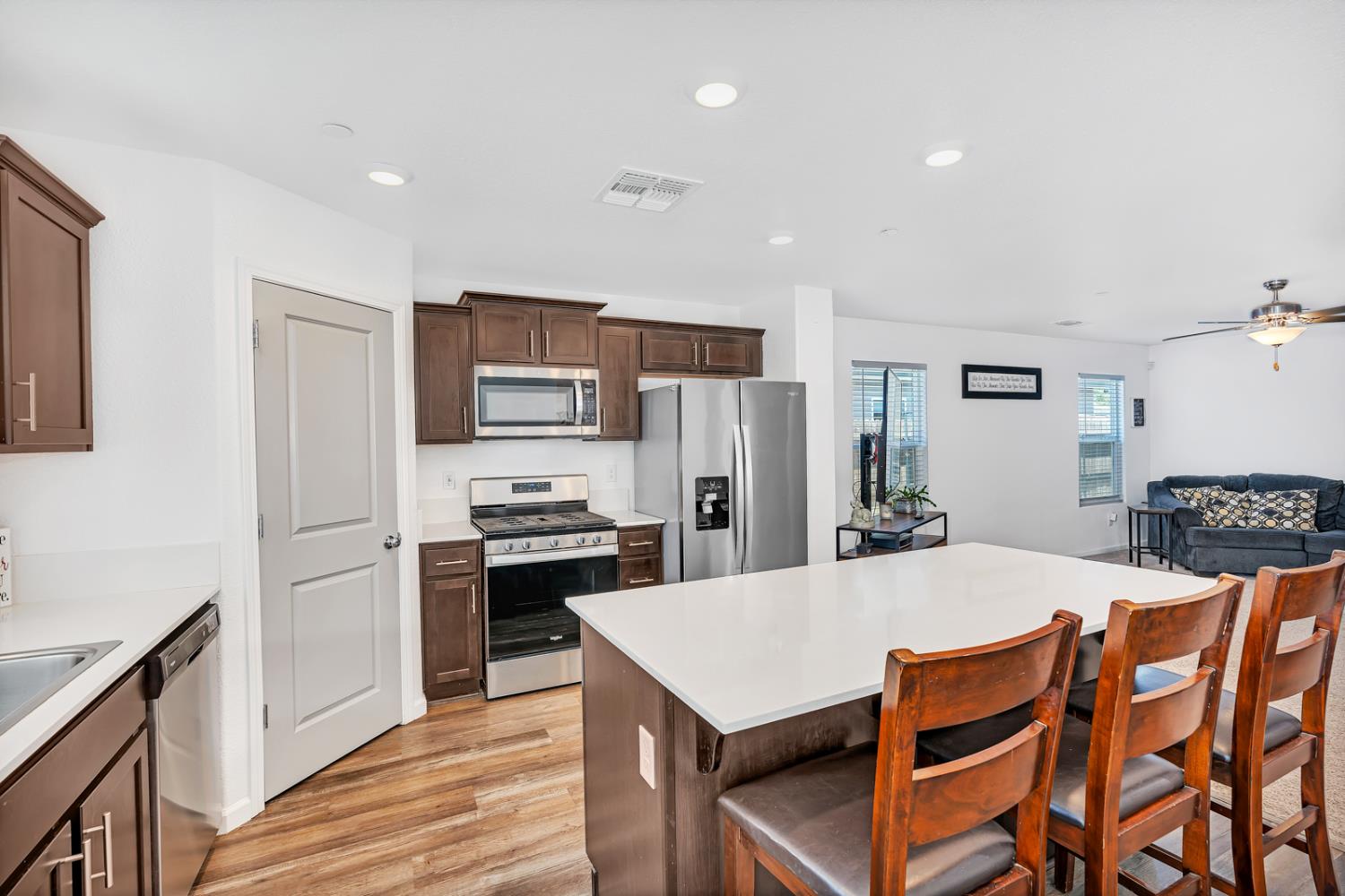 Detail Gallery Image 31 of 58 For 1807 Patricia Ct, Los Banos,  CA 93635 - 4 Beds | 3 Baths
