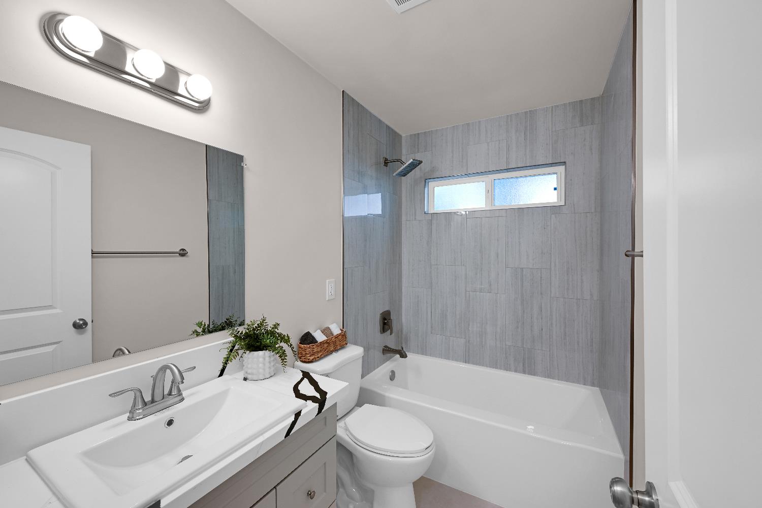 Detail Gallery Image 23 of 38 For 6608 Heatherwood Way, Sacramento,  CA 95831 - 3 Beds | 2 Baths