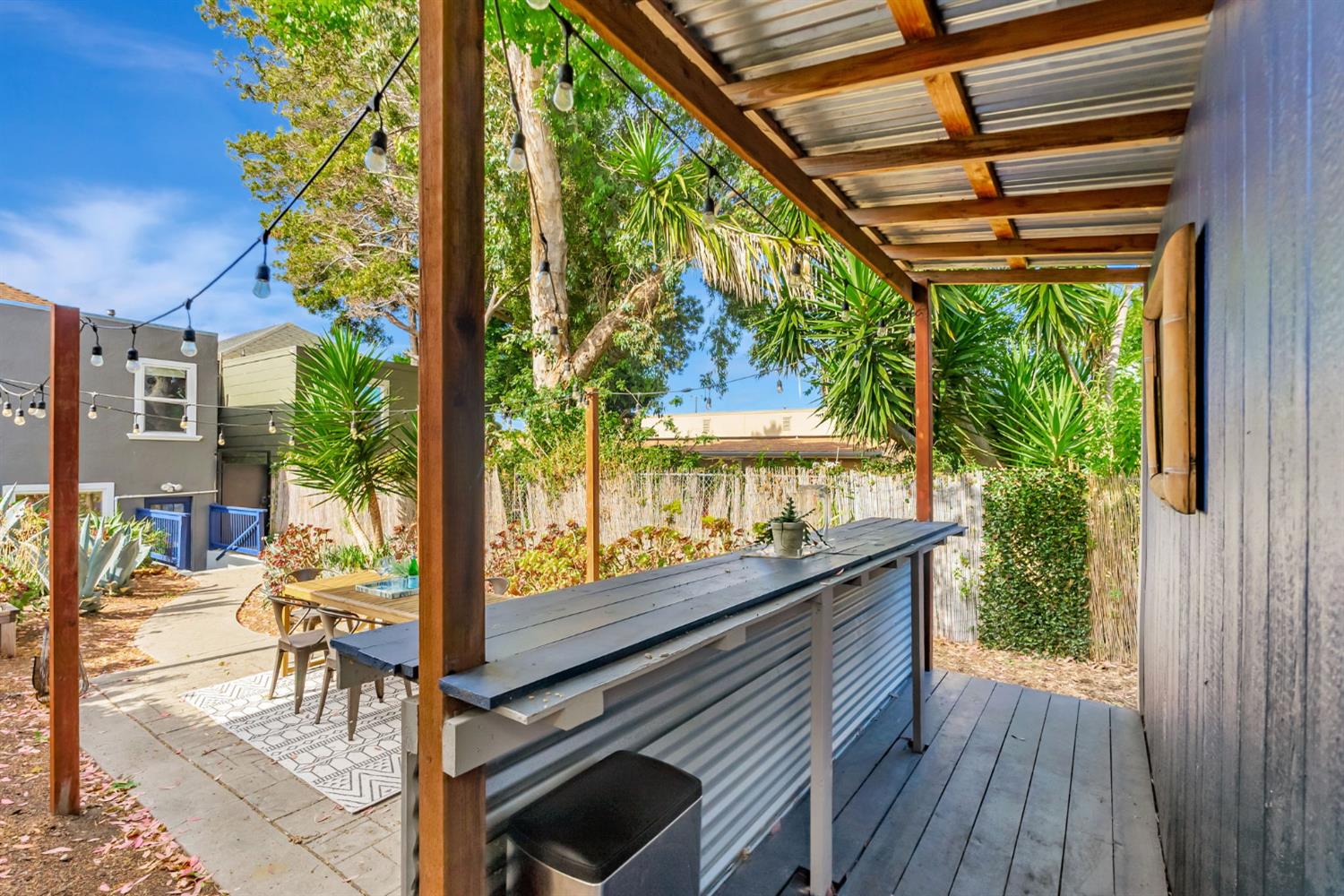 Detail Gallery Image 36 of 39 For 964 61st St, Oakland,  CA 94608 - 3 Beds | 2/1 Baths