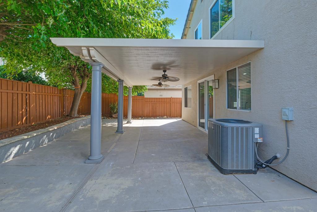 Detail Gallery Image 7 of 47 For 5512 Deepdale Way, Elk Grove,  CA 95758 - 4 Beds | 2/1 Baths