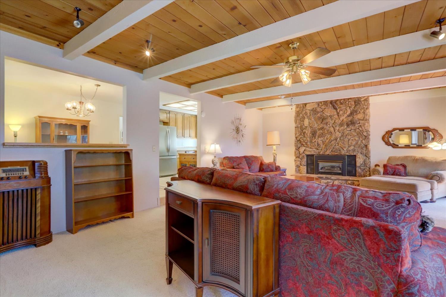Detail Gallery Image 8 of 67 For 19009 Swallow Way, Penn Valley,  CA 95946 - 3 Beds | 2 Baths