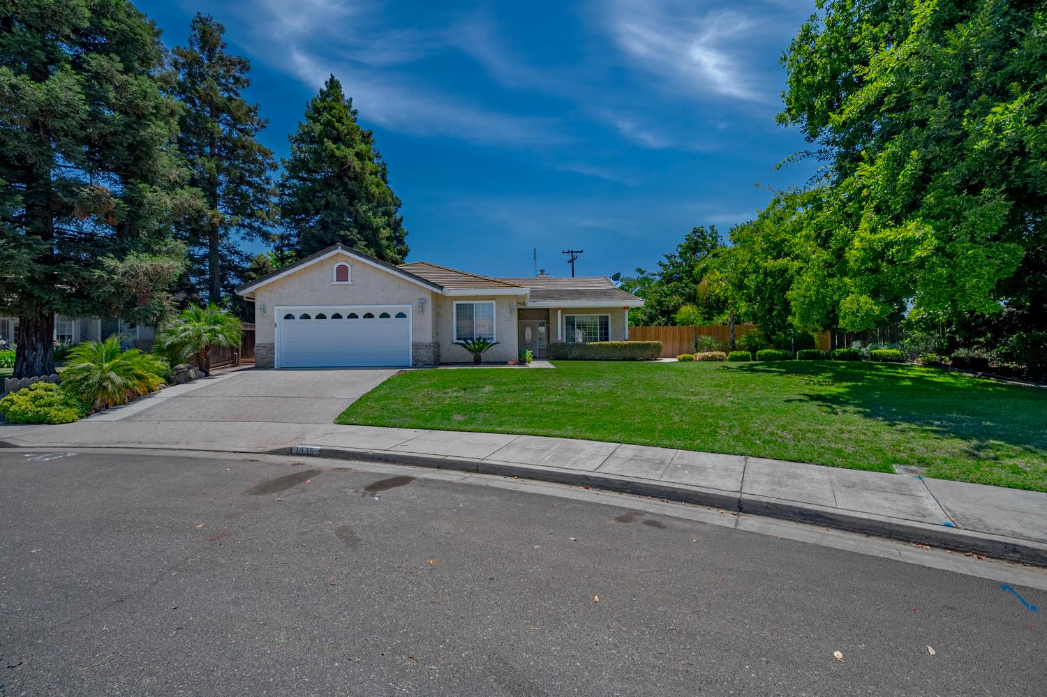 Detail Gallery Image 2 of 53 For 1079 Rosehill Dr, Chowchilla,  CA 93610 - 4 Beds | 2 Baths