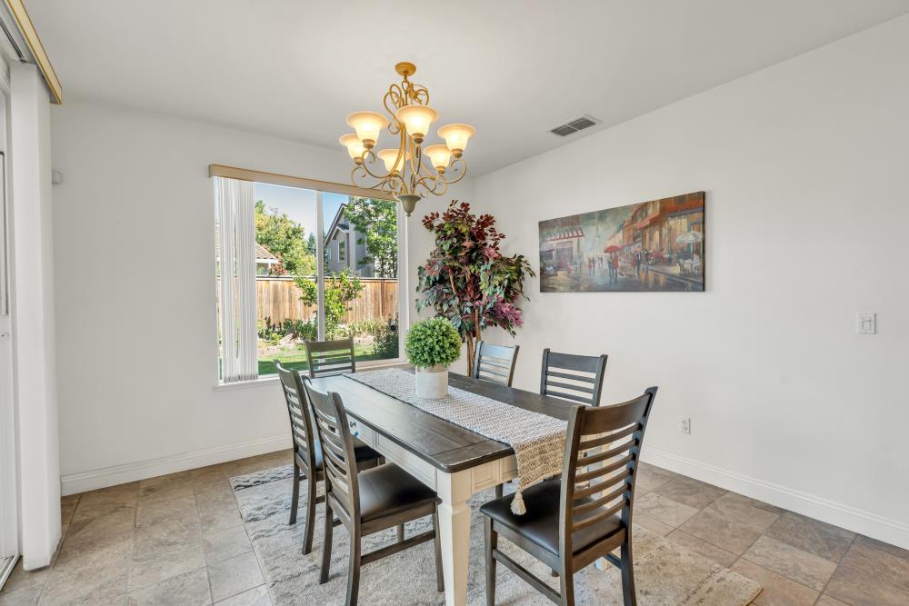 Detail Gallery Image 14 of 60 For 200 Orrington Cir, Sacramento,  CA 95835 - 4 Beds | 3/1 Baths
