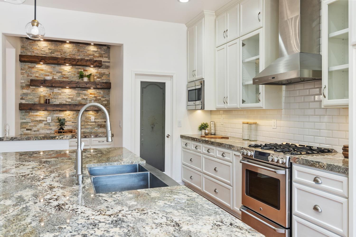 Detail Gallery Image 7 of 32 For 1400 Villette Ct, Modesto,  CA 95356 - 4 Beds | 3 Baths