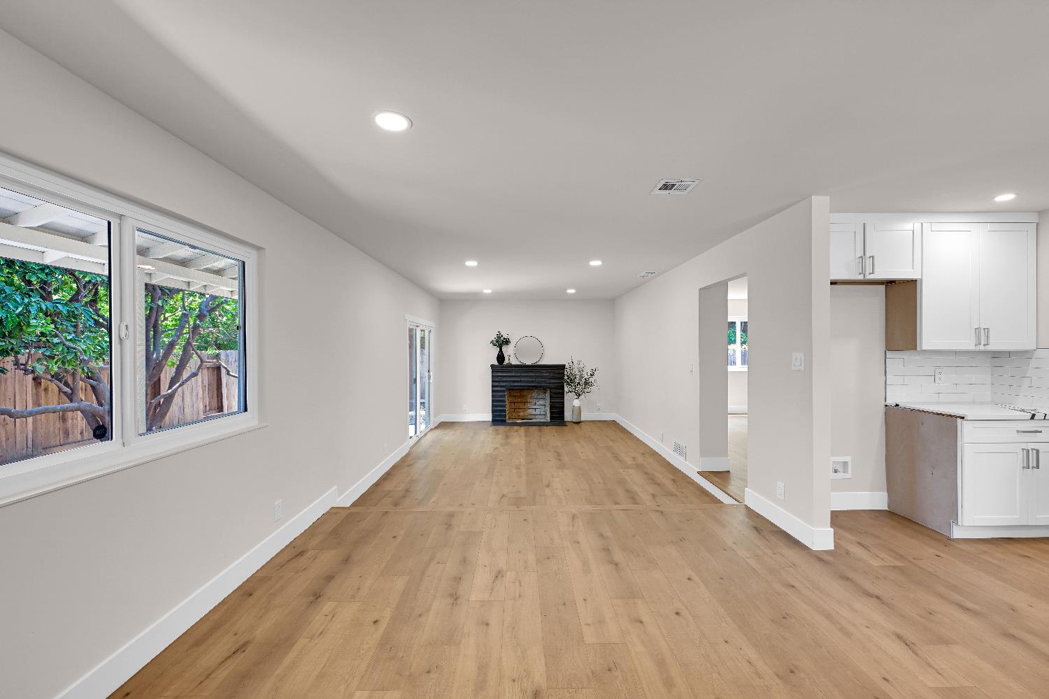Detail Gallery Image 12 of 38 For 6608 Heatherwood Way, Sacramento,  CA 95831 - 3 Beds | 2 Baths