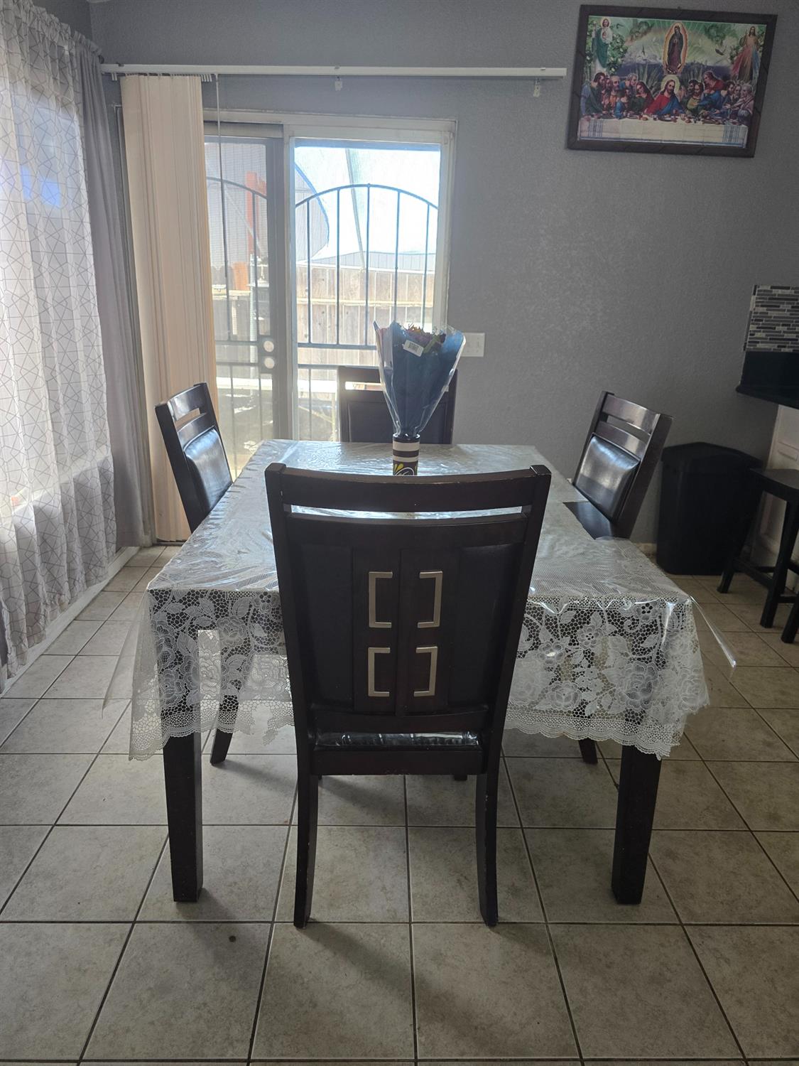 Detail Gallery Image 8 of 39 For 4631 Country Scene Way, Sacramento,  CA 95823 - 3 Beds | 2 Baths