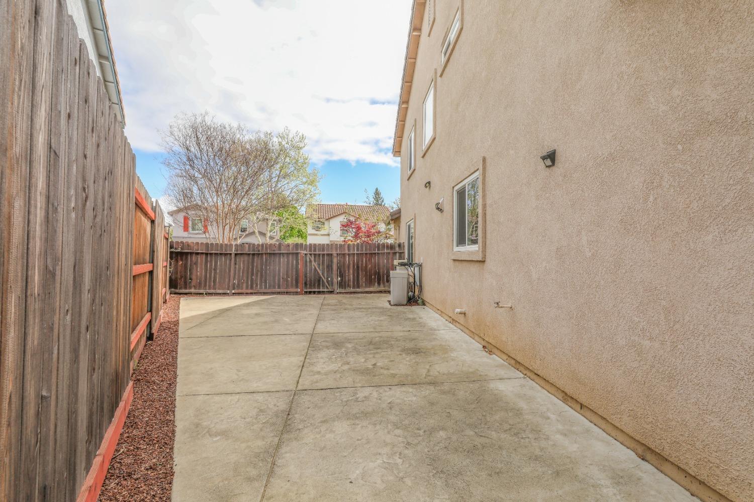 Detail Gallery Image 31 of 44 For 3355 Calla Lily Way, Sacramento,  CA 95833 - 5 Beds | 2/1 Baths
