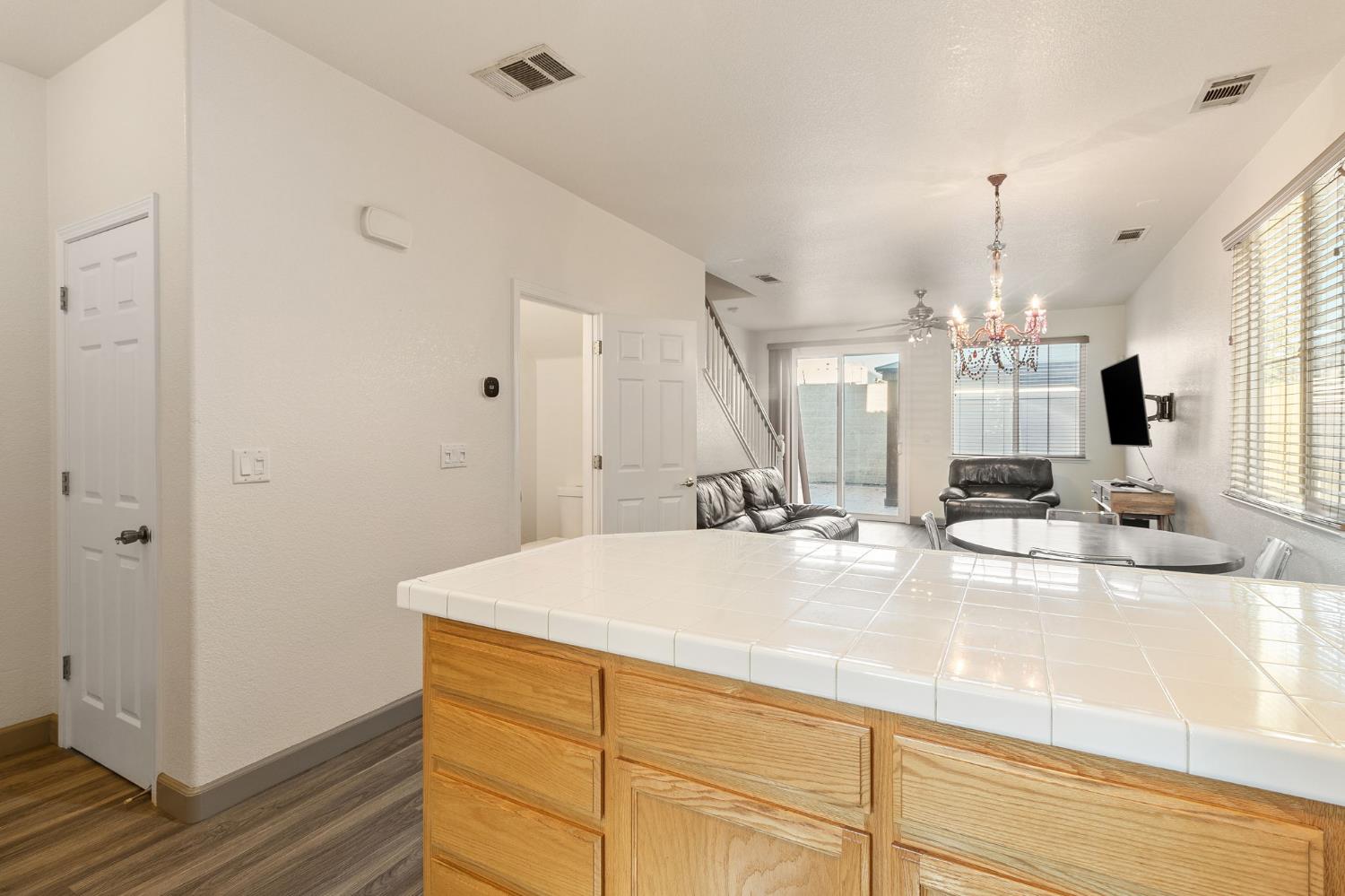 Detail Gallery Image 7 of 26 For 1725 Norwood Heights Ln, Ceres,  CA 95307 - 3 Beds | 2/1 Baths