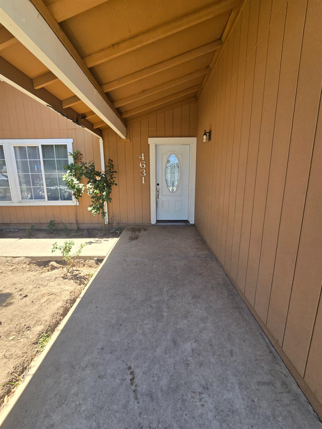 Detail Gallery Image 2 of 39 For 4631 Country Scene Way, Sacramento,  CA 95823 - 3 Beds | 2 Baths