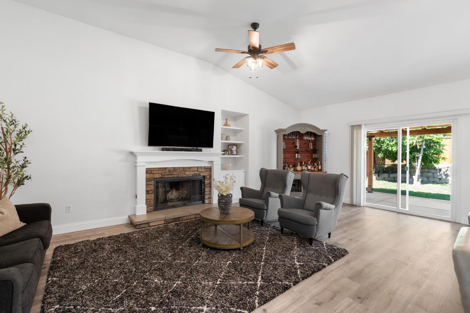 Detail Gallery Image 9 of 26 For 3900 Ginko Way, Sacramento,  CA 95834 - 3 Beds | 2 Baths